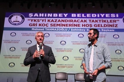 Gençlerimizin hayata daha iyi hazırlanması için gayret ediyoruz