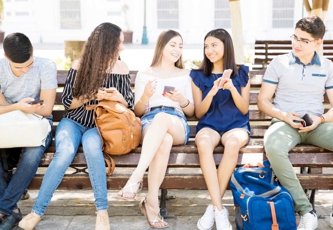 Gençlerin yüzde 61'i 'daha iyi bir yaşam' için göç etmek istiyor