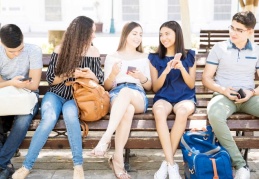 Gençlerin yüzde 61'i 'daha iyi bir yaşam' için göç etmek istiyor