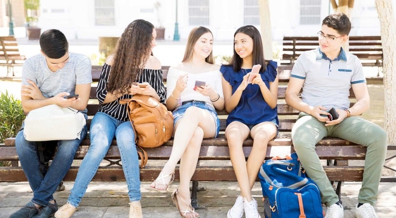 Gençlerin yüzde 61'i 'daha iyi bir yaşam' için göç etmek istiyor