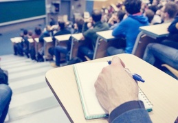 Gençlerin yüzde 7,6'sı ekonomik nedenlerden eğitimini yarıda bırakıyor