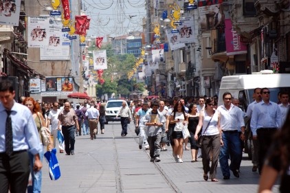 Gençlerin yüzde 54&#8217;ü kayıt dışı çalışıyor