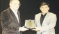 Gençlik kollarından plaket aldı