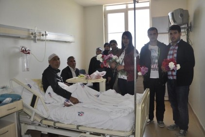 Gençlik Merkezi üyeleri, onkoloji hastalarının yanındaydı