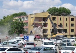 Gençlik ve Spor Müdürlüğü binası yıkılıyor
