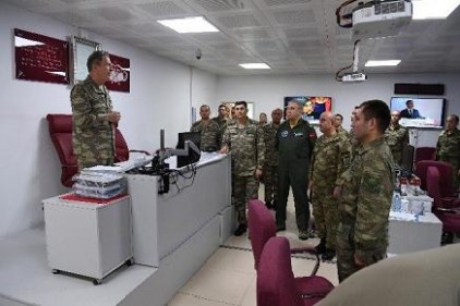 Genelkurmay Başkanı Akar, Gaziantep Kilis ve Adana&#8217;da incelemelerde bulundu