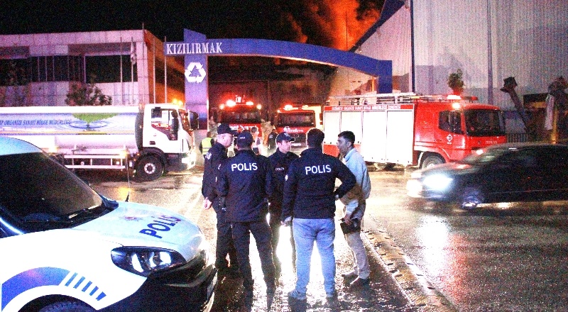 Geri dönüşüm fabrikasındaki yangın kontrol altına alındı