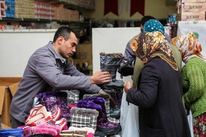 Gıda bankası yoksul ailelerin yüzünü güldürüyor