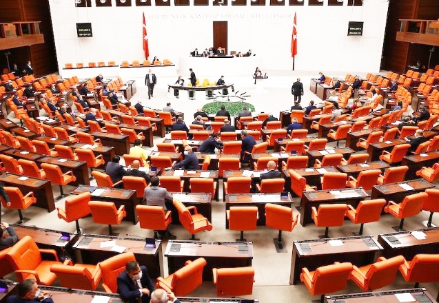 Gıdada yanıltıcı yayınlara ceza düzenlemesi geri çekildi