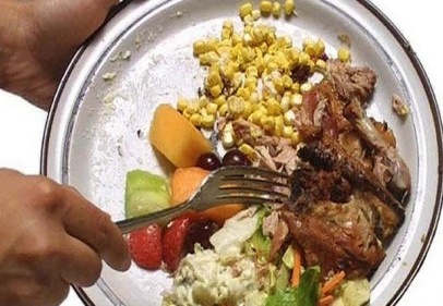 Gıdanın üçte biri sofralara bile gelmeden çöpe gidiyor