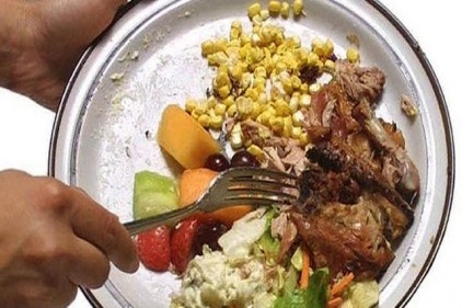 Gıdanın üçte biri sofralara bile gelmeden çöpe gidiyor