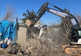 Girilemez evlerin yıkımına başlandı