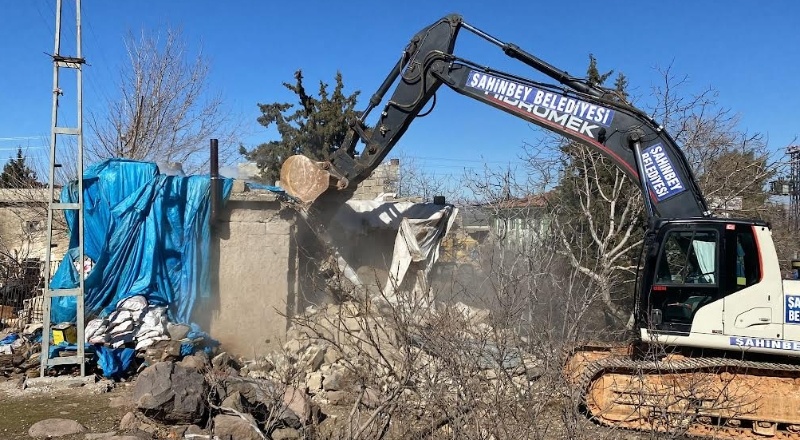 Girilemez evlerin yıkımına başlandı