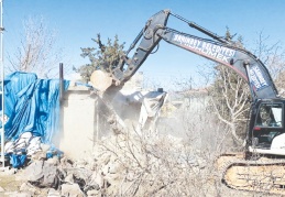 Girilemez evlerin yıkımına başlandı