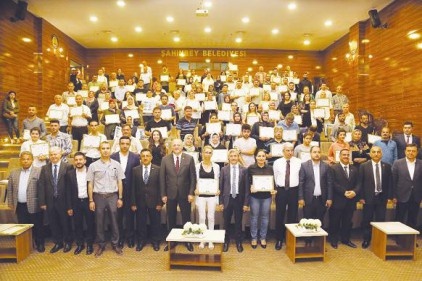 Girişimcilik eğitimini tamamlayan 144 girişimciye katılım belgesi verildi