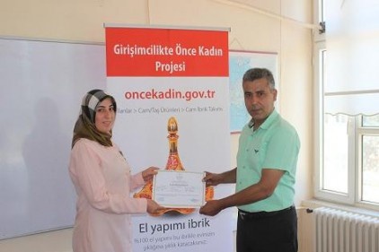 Girişimcilikte &#8216;Önce Kadın&#8217; kursiyerlerine sertifika verildi