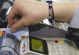 Gırtlağımıza kadar kartta gömülmüş durumundayız