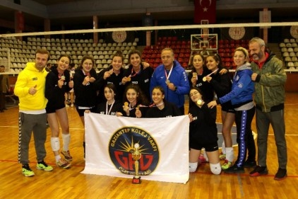 GKV, voleybolda namağlup şampiyon
