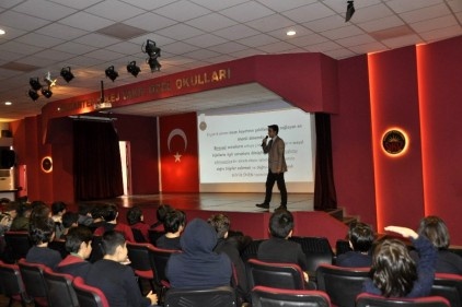 GKV&#8217;de ergenlik konusu anlatıldı
