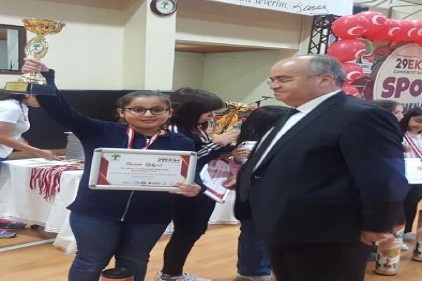 GKV&#8217;li Dila Baloğlu Satrançta Cumhuriyet Kupasının sahibi 