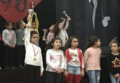 GKV’li Dila ve Naz Satranç şampiyonu 