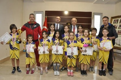GKV&#8217;li minik sporculardan jimnastikte 3 kupa 13 madalya 