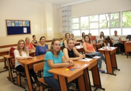 GKV’li öğretmenler öğrenci sıralarına oturdu 