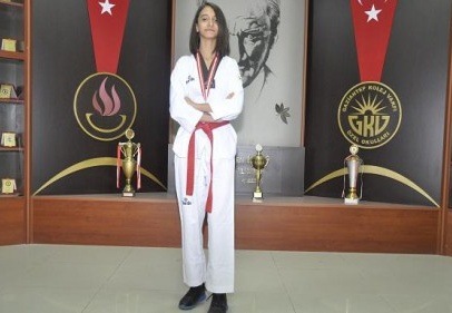 GKV’li Özlem Koçakgöl’e karatede bronz madalya 