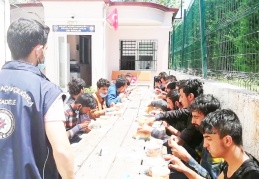 Göçmen kaçakçısı 2 kişi tutuklandı