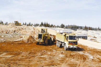 Göçük alanındaki mezarlar taşınıyor