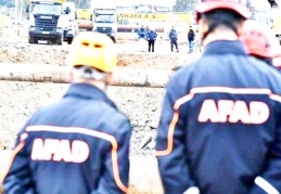 Göçük altında kalan kardeşleri kurtarmaya giden AFAD ekibi yolda 'namaz molası' verdi; 2 kardeş öldü