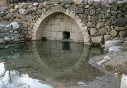 Gökçepayam Köyü'ndeki tarihi çeşme ilgi bekliyor.