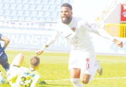 Gol kralı Boupendza kıymete bindi!