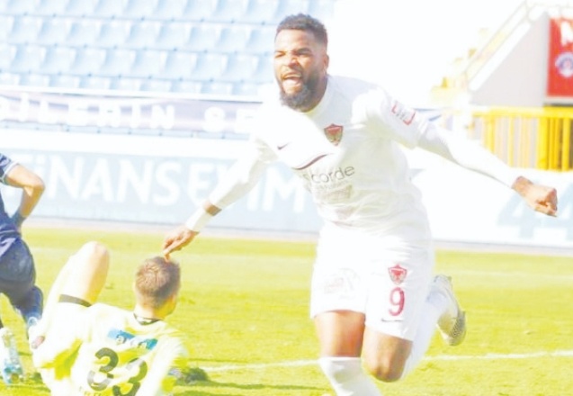 Gol kralı Boupendza kıymete bindi!