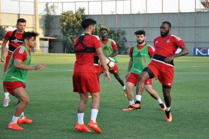 Golleri yabancılar atıyor