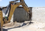 Gömülen kaçak tankı kapçeyle çıkarıldı