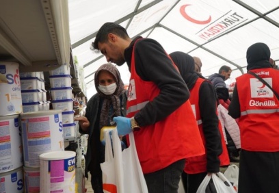 Gönüllü ekipler sahada çalışıyor