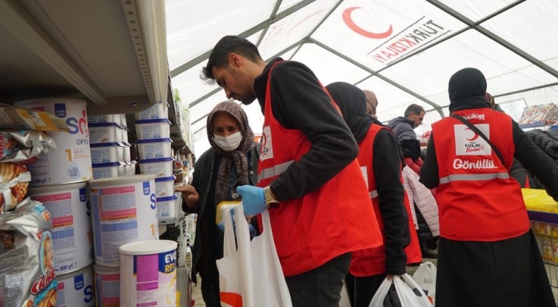 Gönüllü ekipler sahada çalışıyor