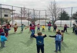 Gönüllü öğretmenler, depremzede çocuklara destek veriyor