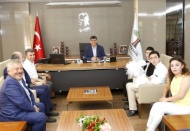 Görme engelli Miraç Dökücü ile Göktuğ Aril, Fadıloğlu’nu ziyaret etti