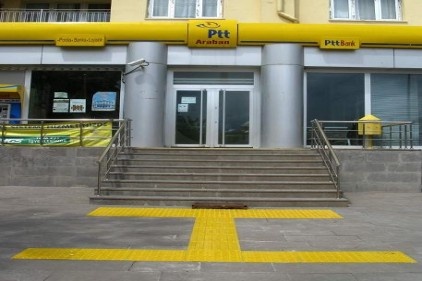 Görme engelliler için yürüyüş parkuru yapıldı