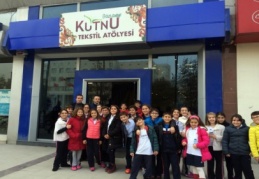 Görsel sanatlar dersinde kutnuyu öğreniyorlar