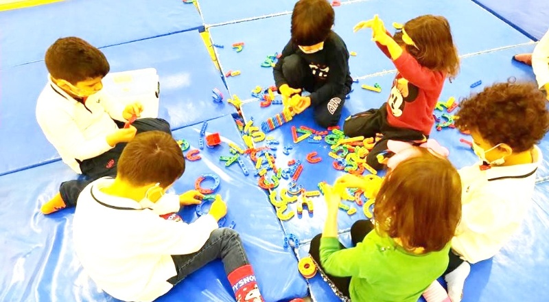 Görsel sanatlarda yeteneklerini sergiliyorlar