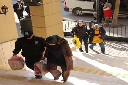 Gözaltına alınan öğretmenlerin 11&#039;i tutuklandı
