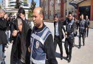 Gözaltına alınanlar arasında poliste var