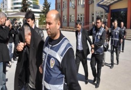 Gözaltına alınanlar arasında poliste var 