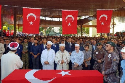 Gözyaşlarıyla son yolculuğuna uğurlandı