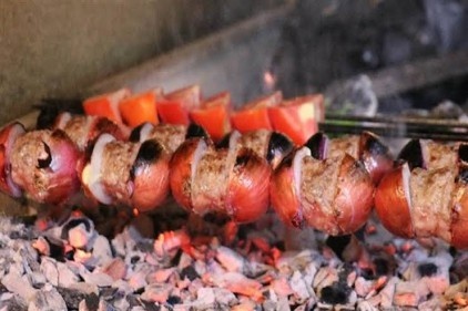 Gribin ve nezlenin doğal ilacı soğan kebabına yoğun ilgi