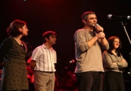 Grup Yorum, sevenleriyle buluştu