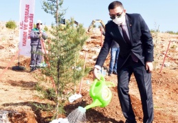 GSO, hatıra ormanına 10’ar adet fidan bağışında bulundu